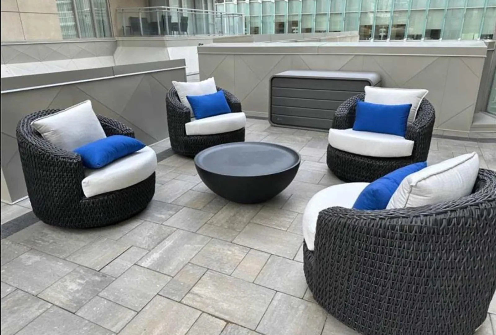 Modern 2-Bedroom Condo W Floor To Ceiling Windows Toronto 0*,  Canada