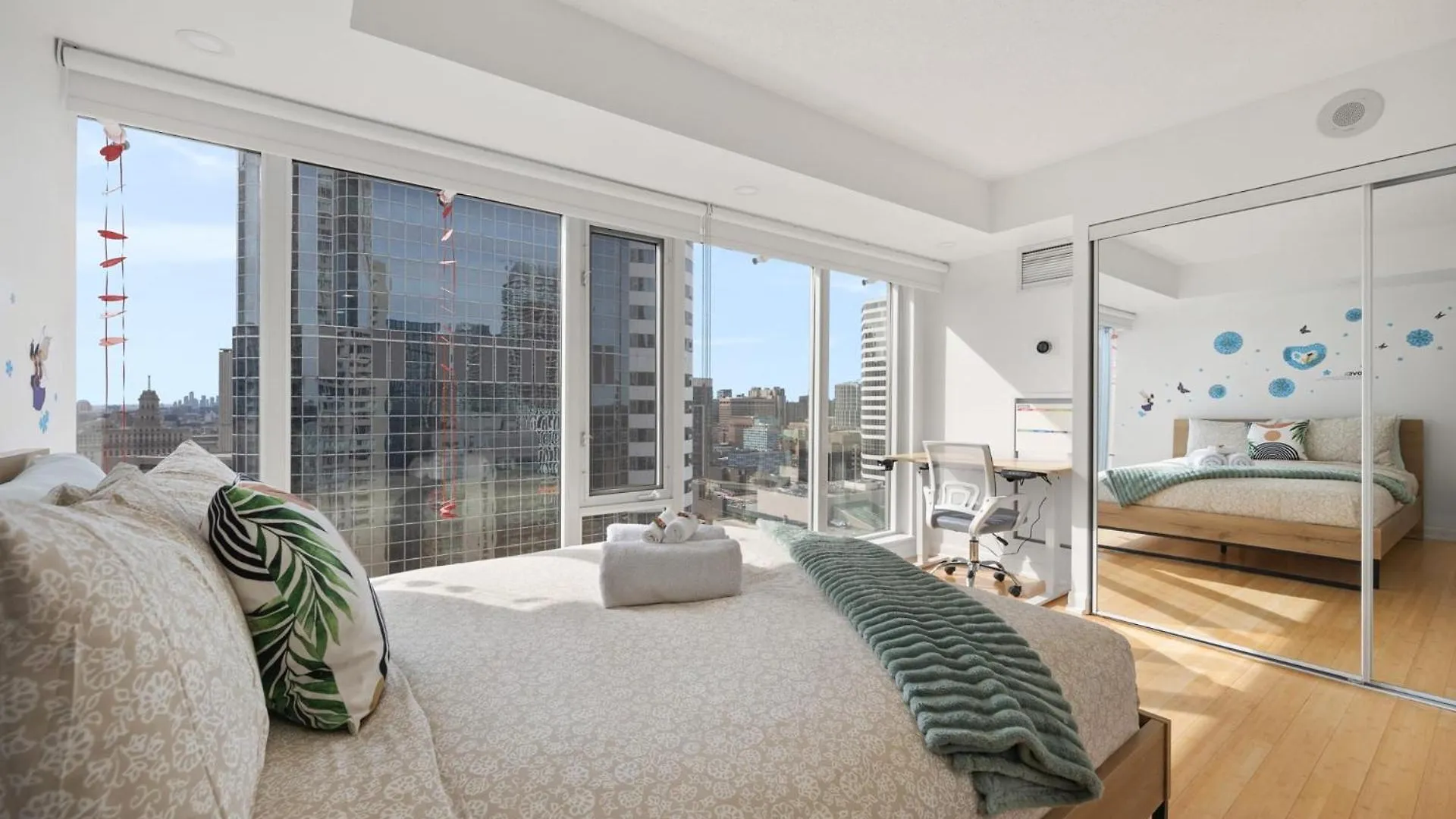 Modern 2-Bedroom Condo W Floor To Ceiling Windows Toronto 0*,  Canadá