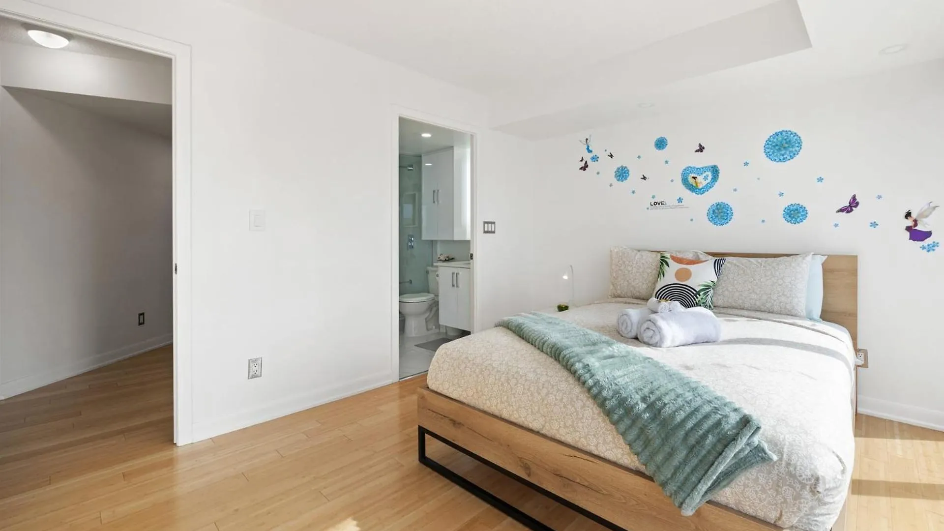 Casa de Férias Modern 2-Bedroom Condo W Floor To Ceiling Windows Toronto