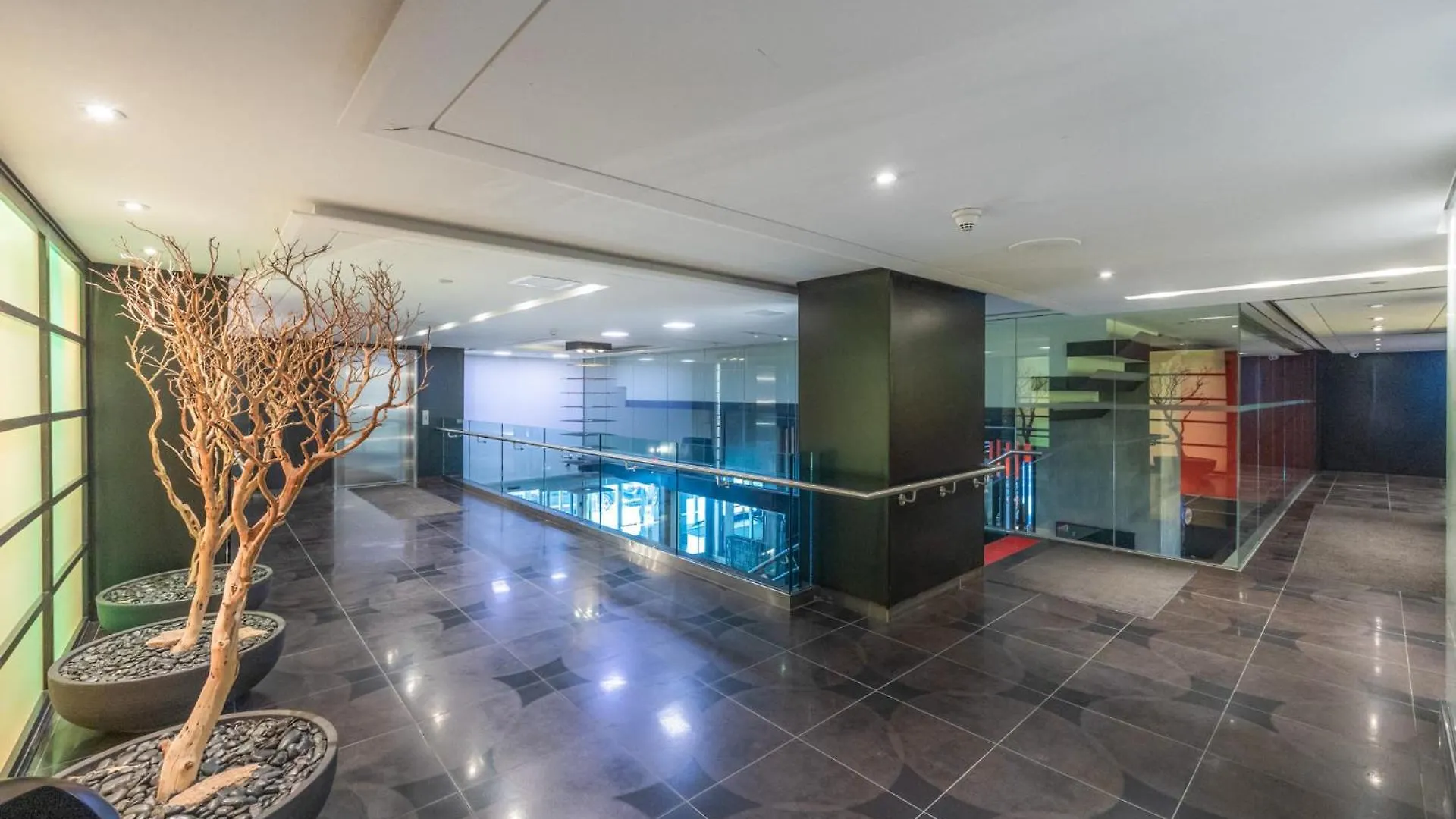 Modern 2-Bedroom Condo W Floor To Ceiling Windows Toronto Casa de Férias