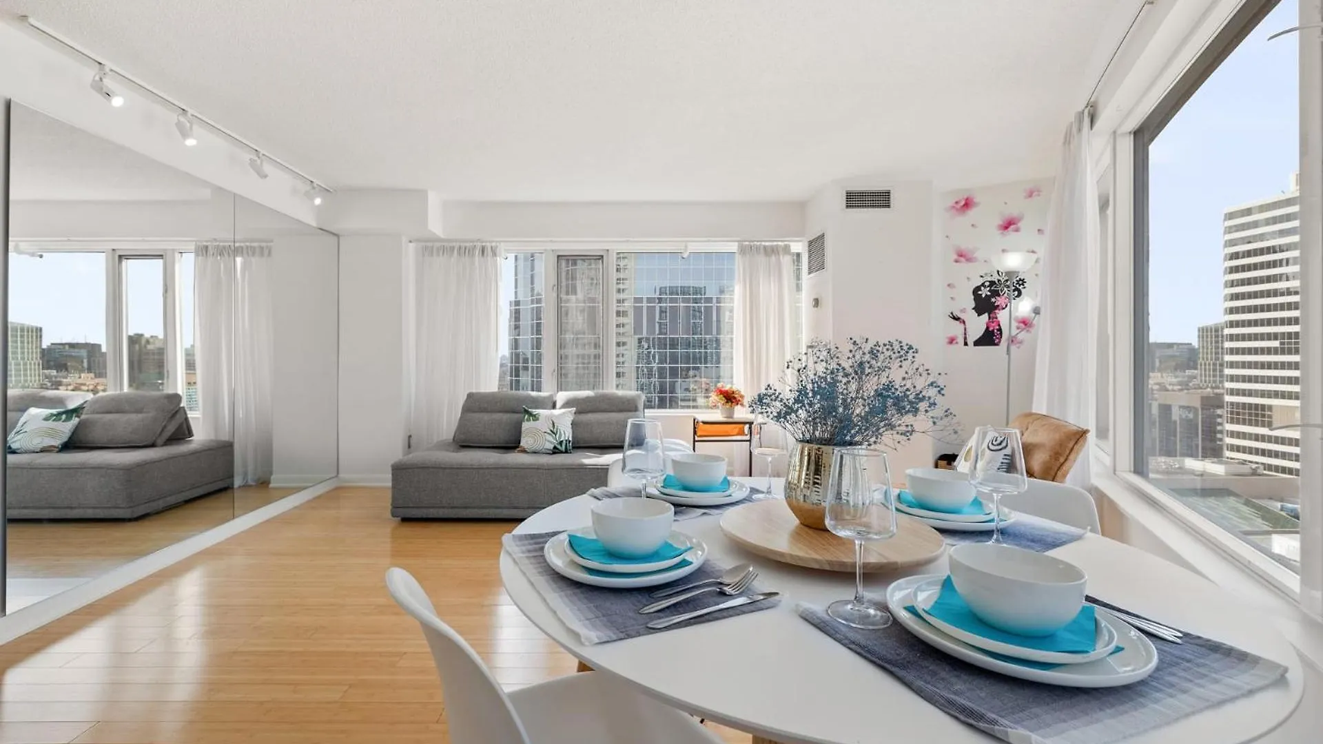 Modern 2-Bedroom Condo W Floor To Ceiling Windows Toronto Casa de Férias