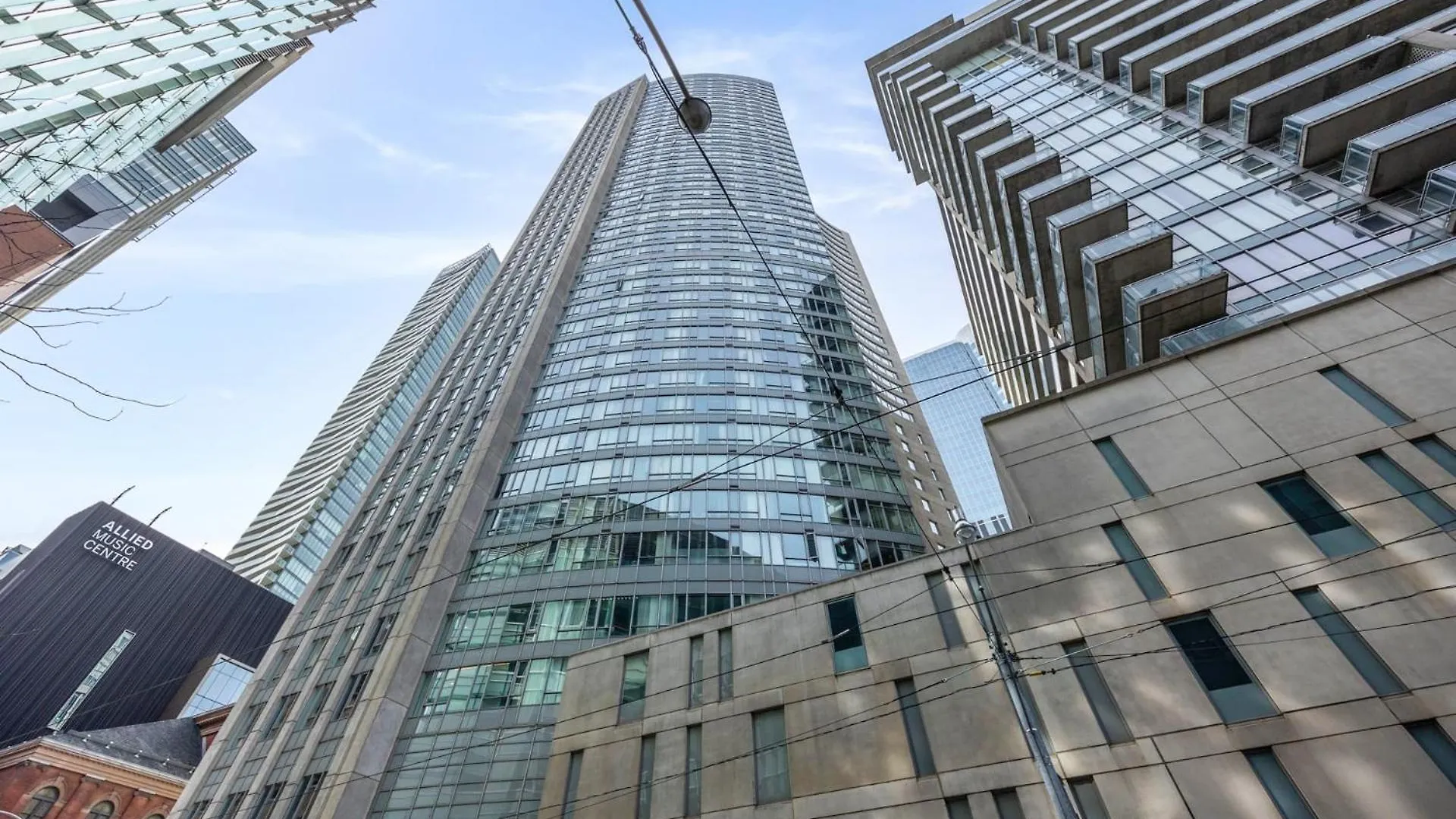 Modern 2-Bedroom Condo W Floor To Ceiling Windows Toronto Canadá